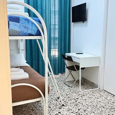 House Corso Umberto & Comfort By Loveinthetravel 게스트하우스 4*